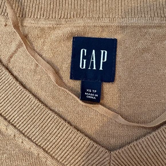 GAP Relaxed Cafe au Lait CashSoft V-neck Sweater - Picture 2 of 3